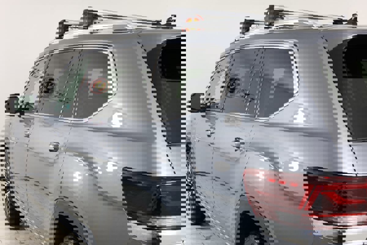 Used 2024 Volkswagen Atlas SEL Premium R-Line image 48