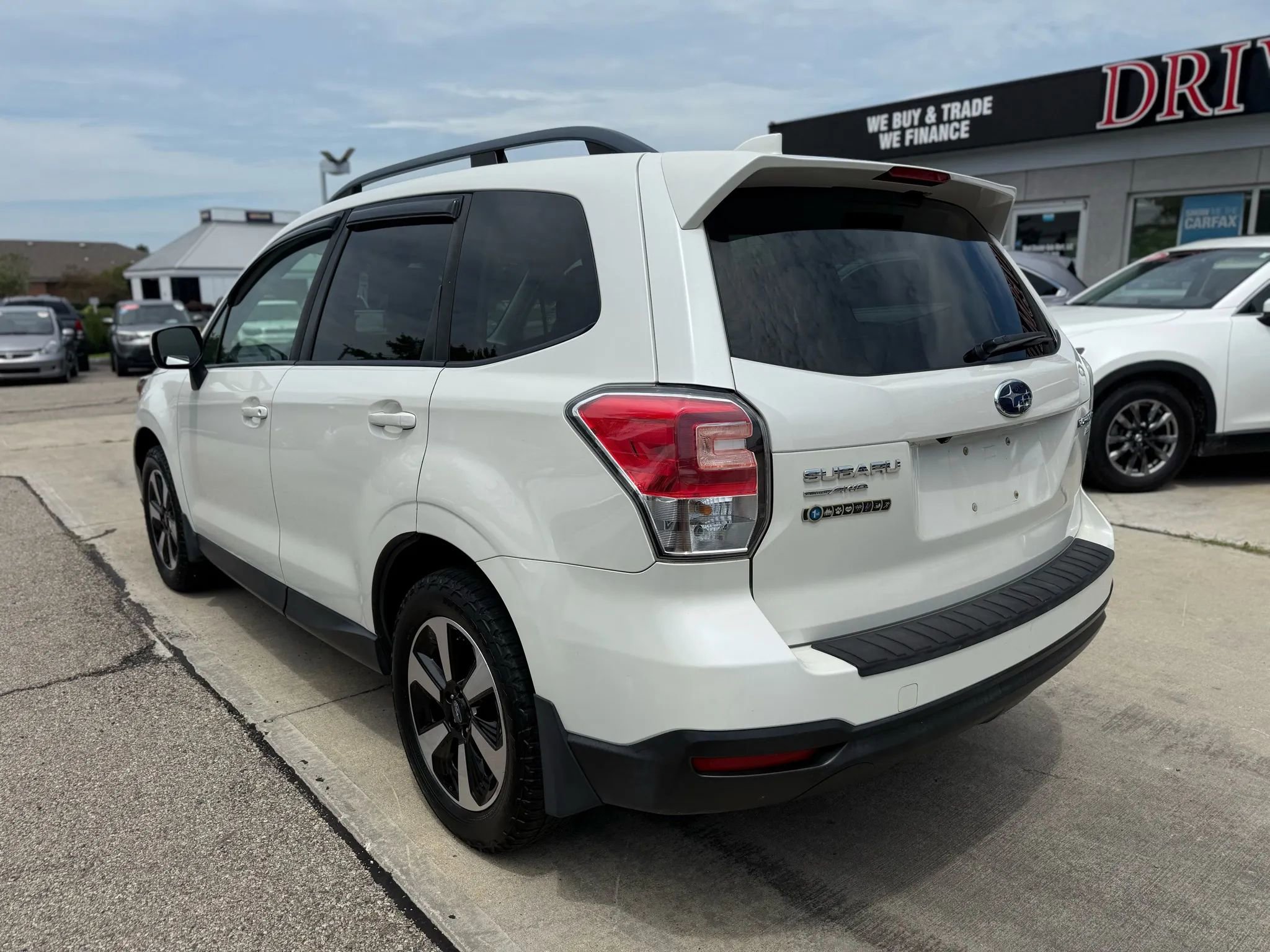 Used 2017 Subaru Forester 2.5i Premium w/ All-Weather Package image 4