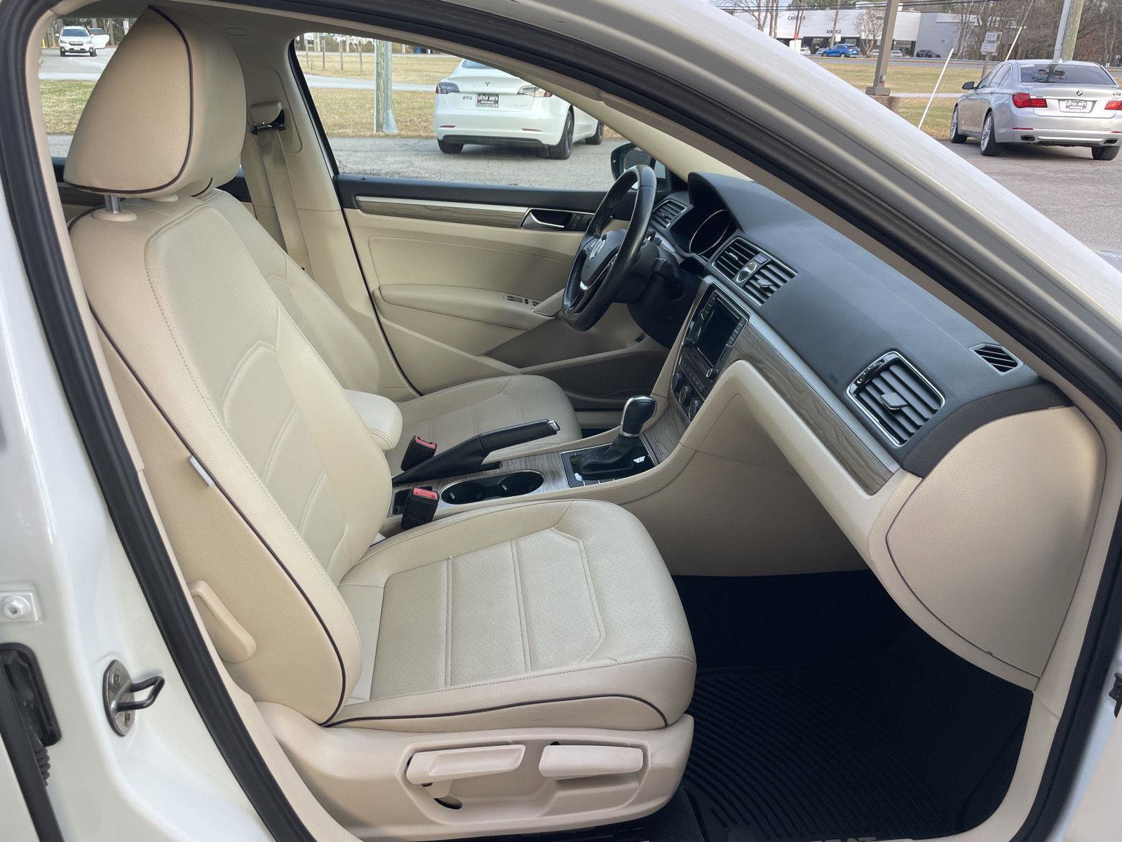 Used 2017 Volkswagen Passat 1.8T SE image 13