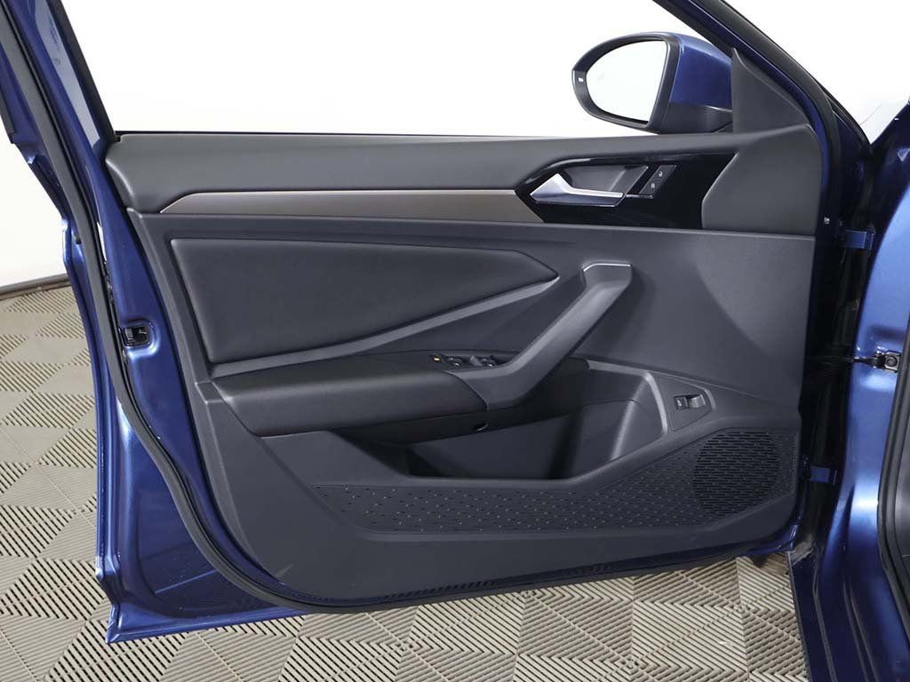 Used 2019 Volkswagen Jetta SEL Premium image 25