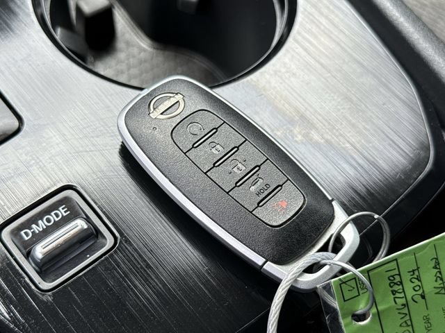Used 2024 Nissan Rogue SV FWD image 28