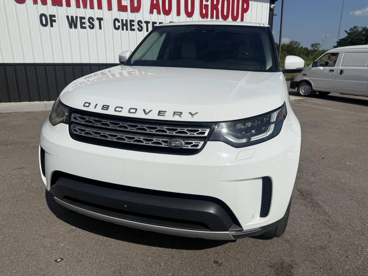 Used 2017 Land Rover Discovery HSE Luxury AWD/4WD image 3