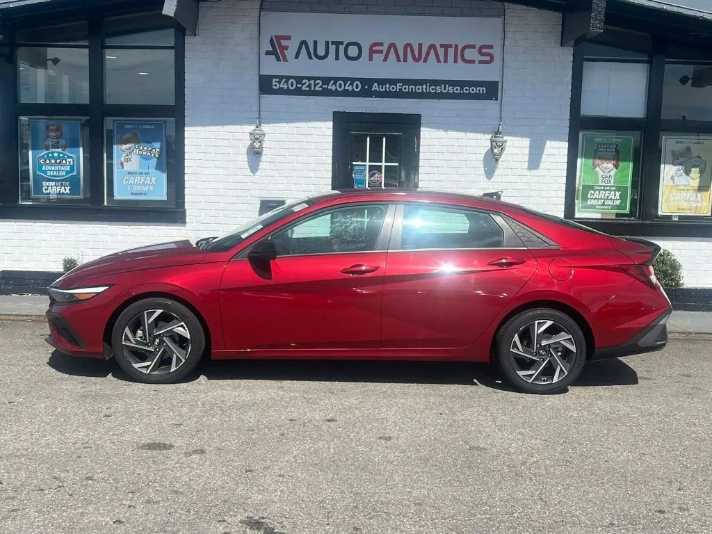 Used 2025 Hyundai Elantra Sport image 1