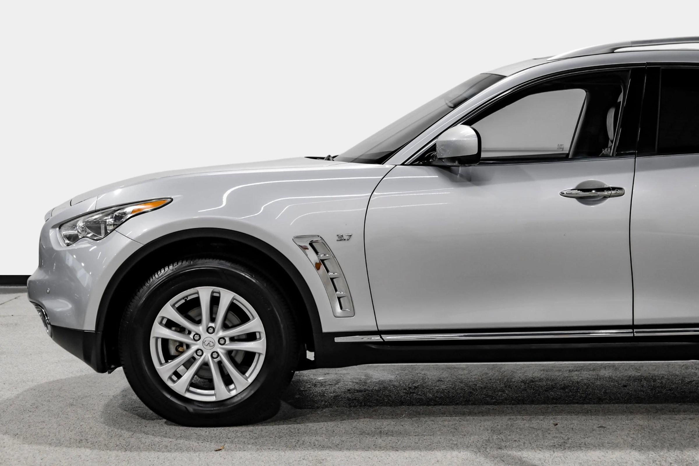 Used 2017 INFINITI QX70 AWD w/ Premium Package image 10