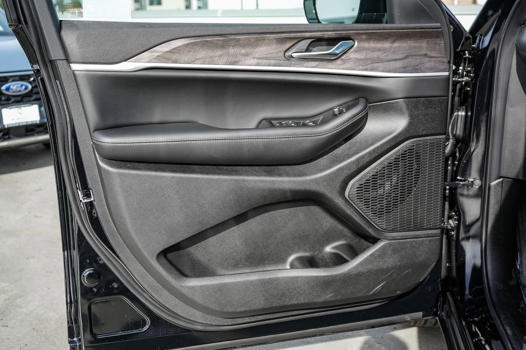 New 2026 Jeep Grand Cherokee Altitude AWD/4WD image 22