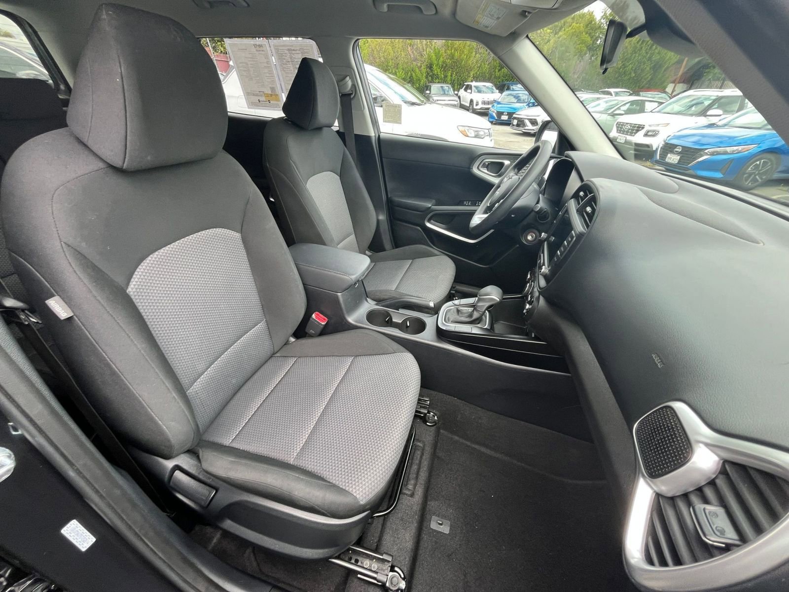 Used 2025 Kia Soul LX w/ LX Technology Package FWD image 34