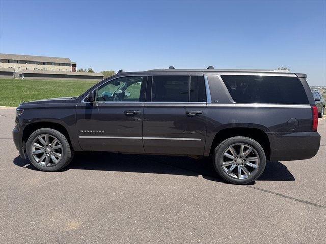 Used 2018 Chevrolet Suburban LT w/ LT Signature Package AWD/4WD image 8