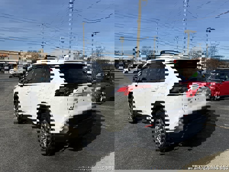 Used 2022 Toyota RAV4 LE image 7