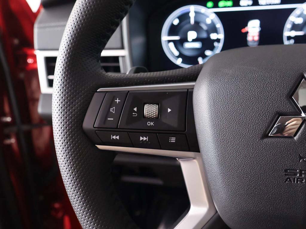 New 2025 Mitsubishi Outlander SEL image 42