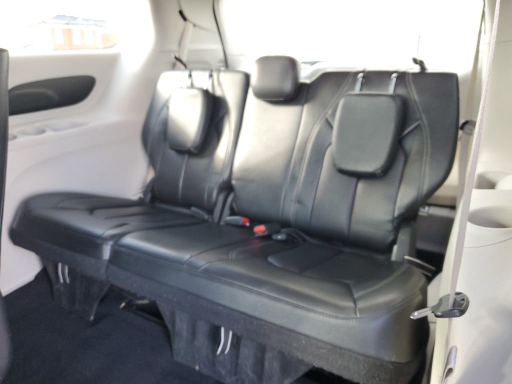 Used 2022 Chrysler Pacifica Touring-L image 33