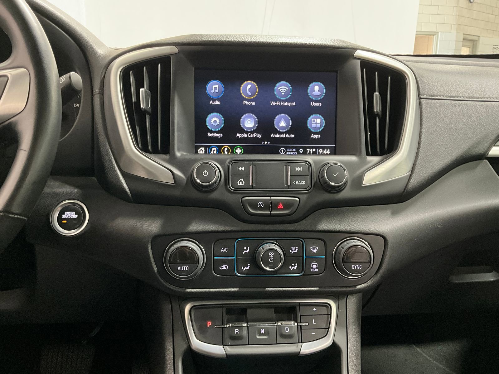 Used 2024 GMC Terrain SLT image 6