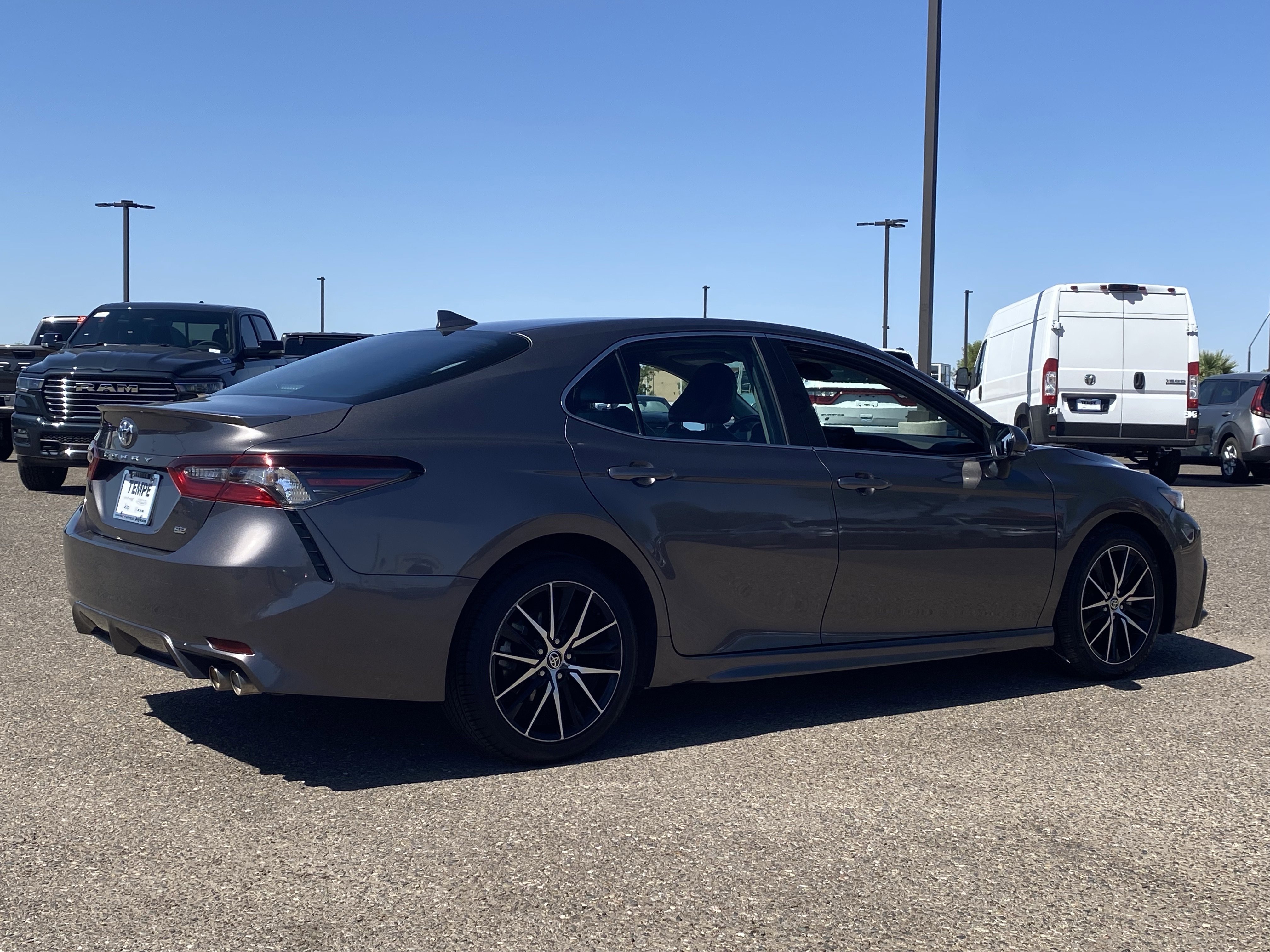 Used 2023 Toyota Camry SE FWD image 5