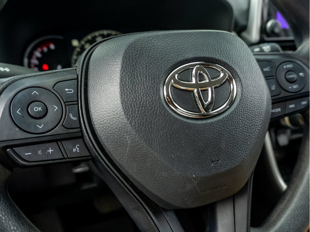 Used 2024 Toyota RAV4 XLE AWD/4WD image 29
