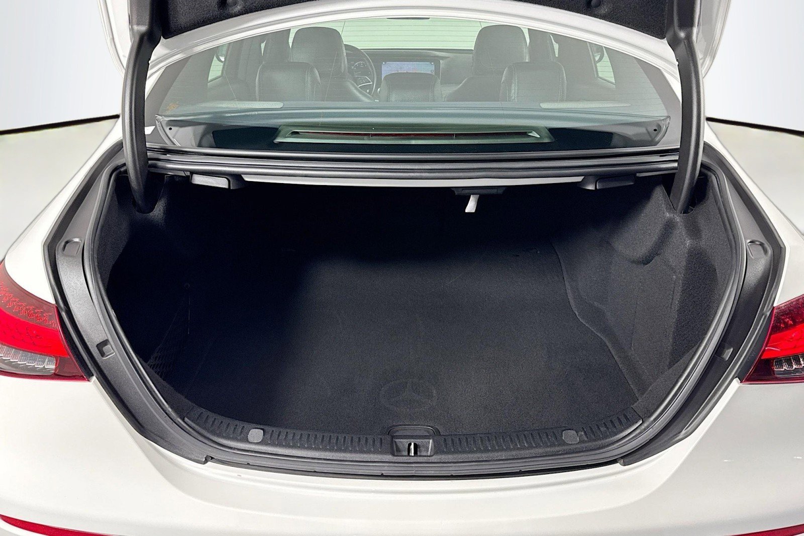 Used 2021 Mercedes-Benz E 350 Sedan image 23