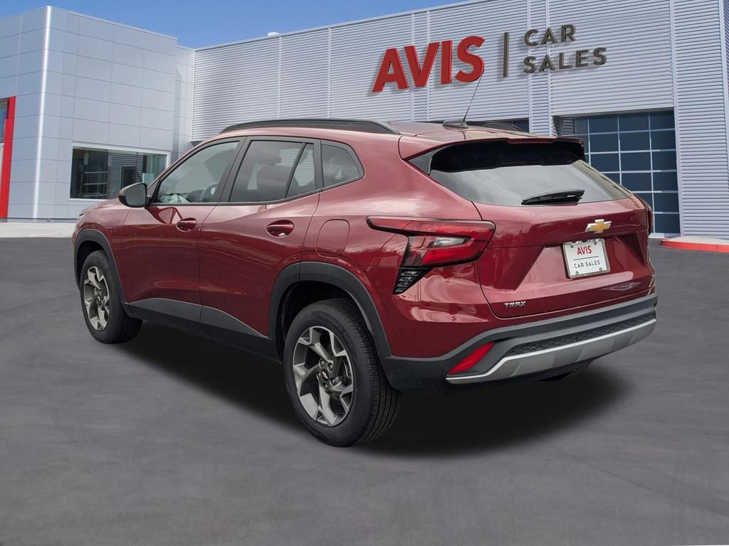 Used 2025 Chevrolet Trax LT w/ LT Convenience Package image 9
