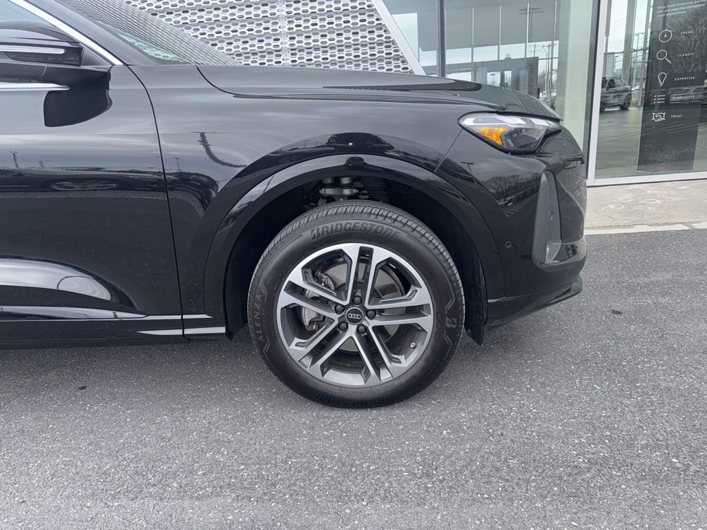 Used 2025 Audi Q5 Premium w/ Convenience Package image 3