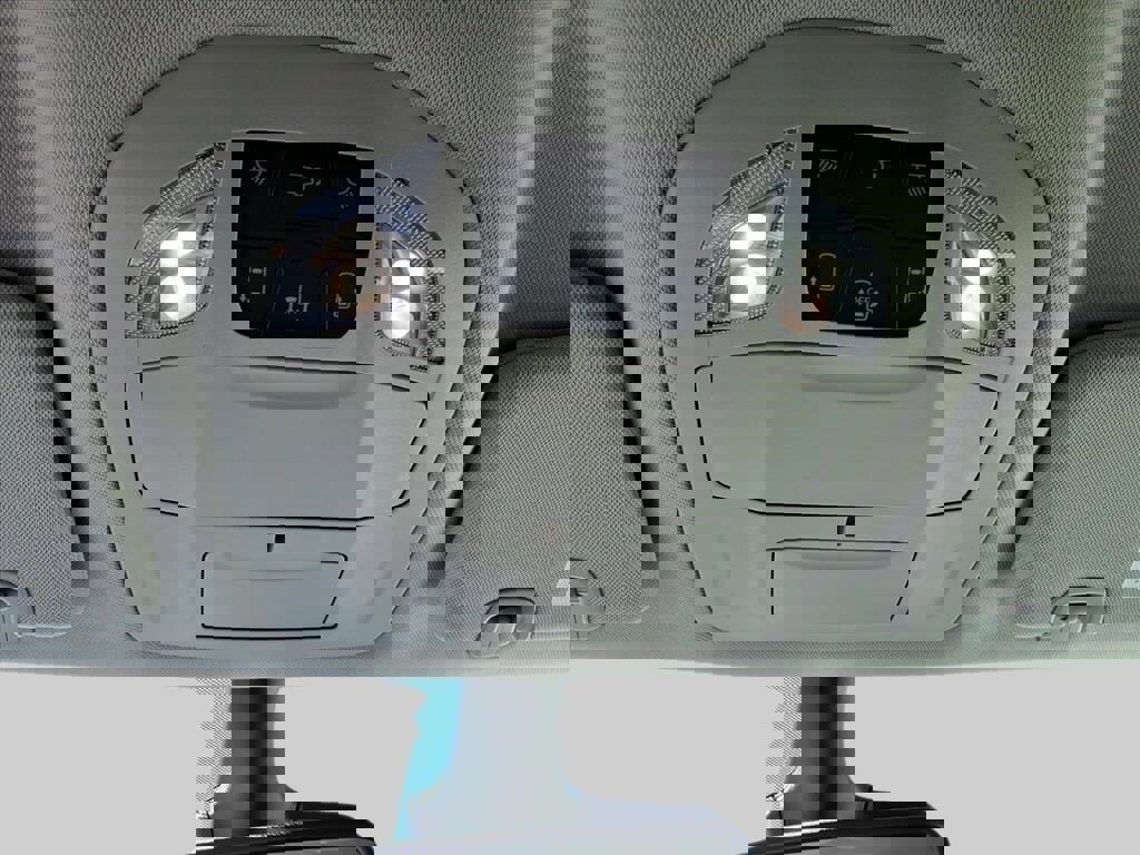 Used 2024 Chrysler Pacifica Select image 32