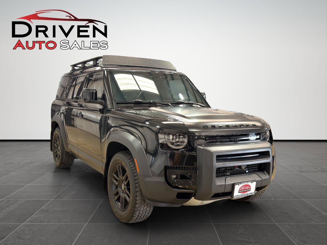 Used 2023 Land Rover Defender 130 SE AWD/4WD image 8