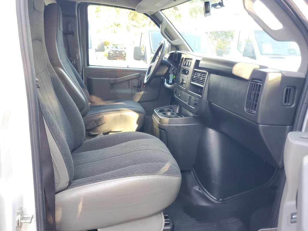 Used 2025 Chevrolet Express 2500 w/ Driver Convenience Package RWD image 8