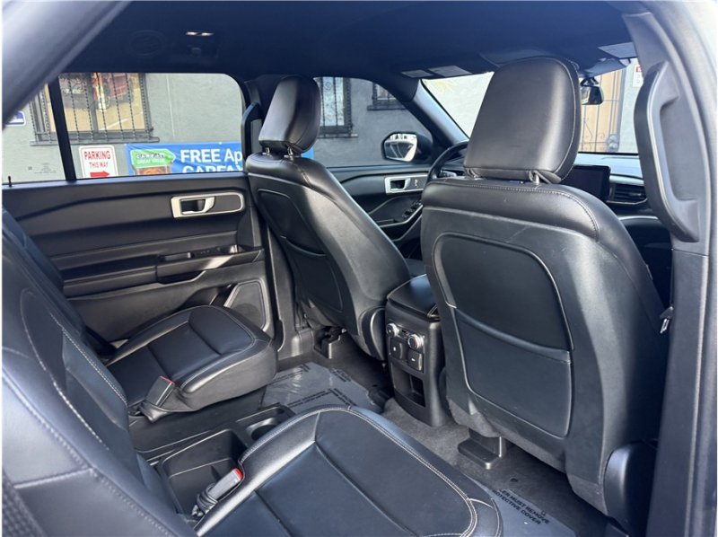 Used 2020 Ford Explorer XLT w/ Equipment Group 202A image 31