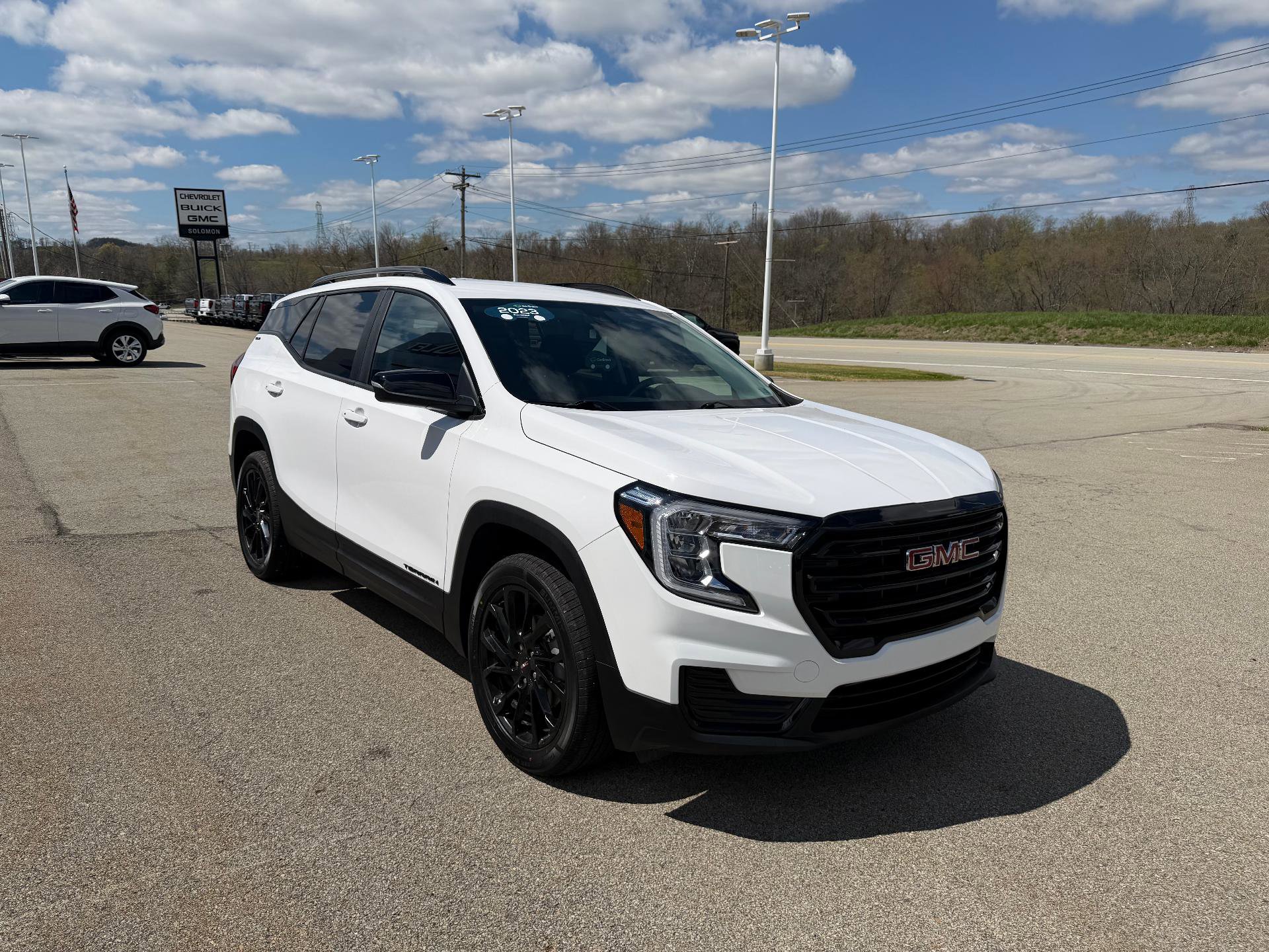 Used 2023 GMC Terrain SLE w/ Driver Convenience Package image 8