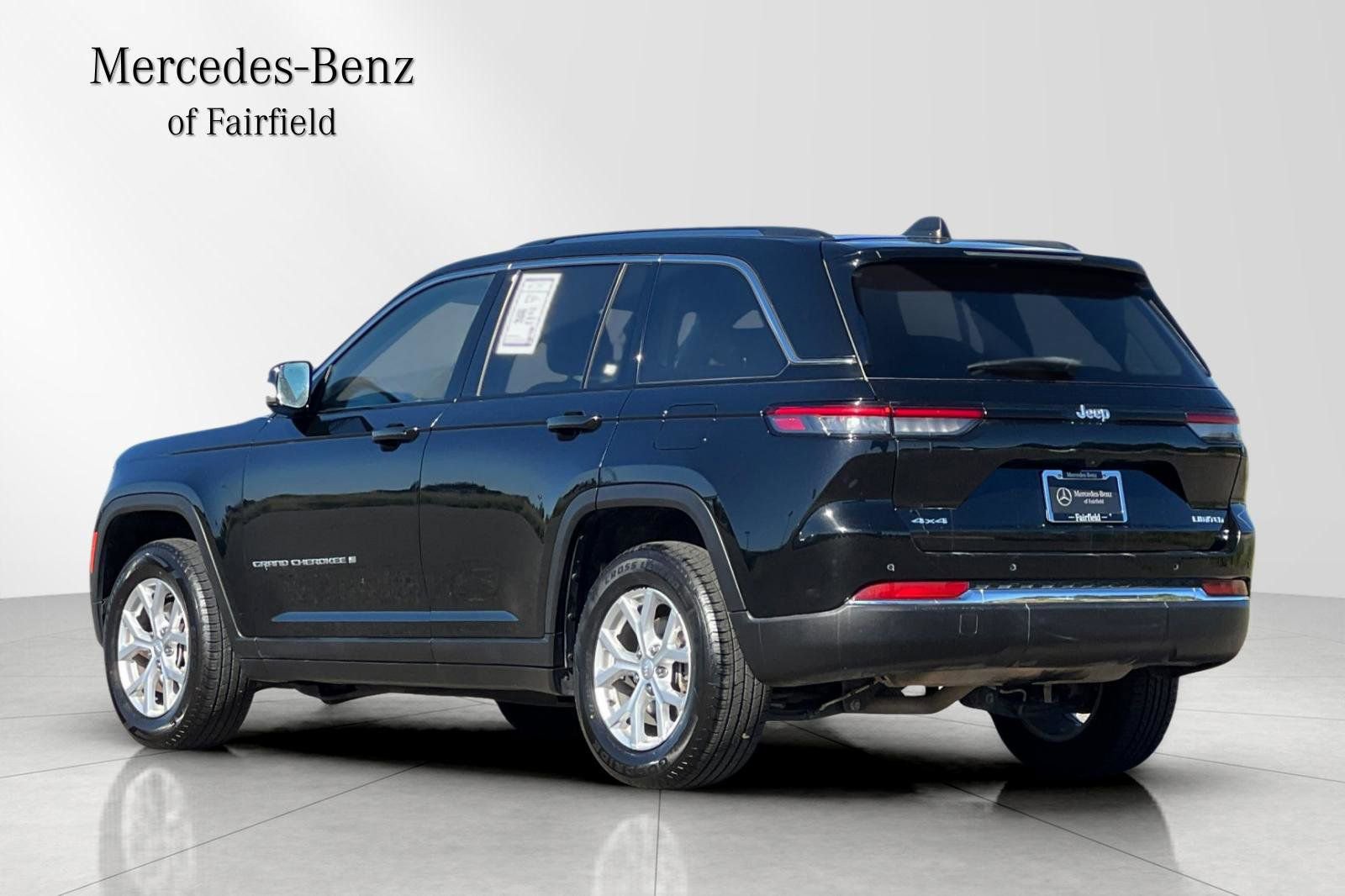 Used 2023 Jeep Grand Cherokee Limited AWD/4WD image 6