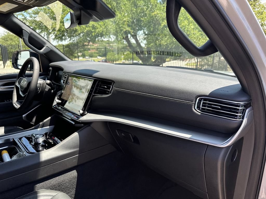 New 2026 Jeep Grand Wagoneer L 4WD image 38
