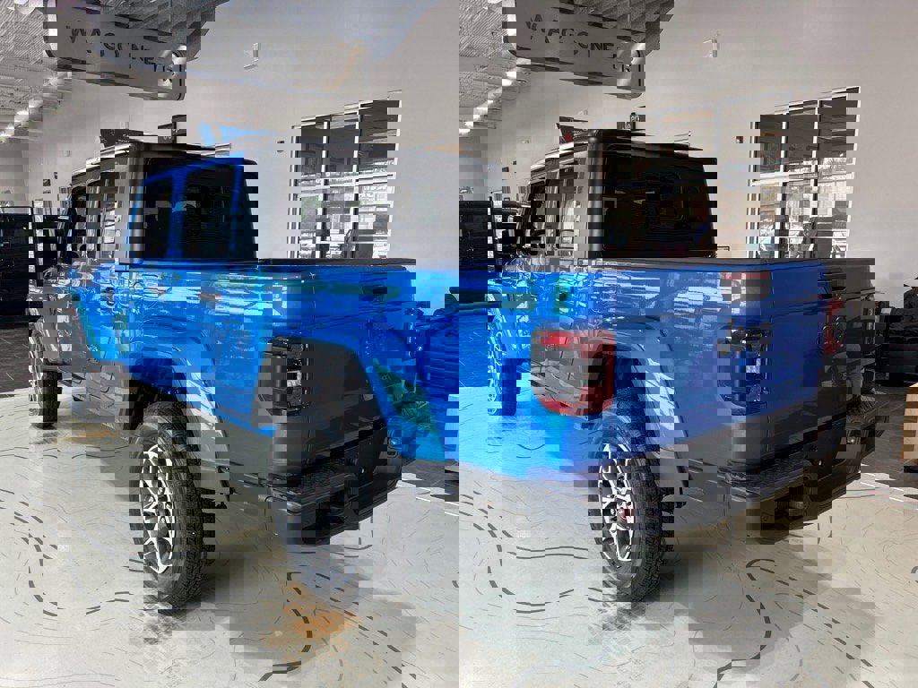 New 2025 Jeep Gladiator Sport image 3