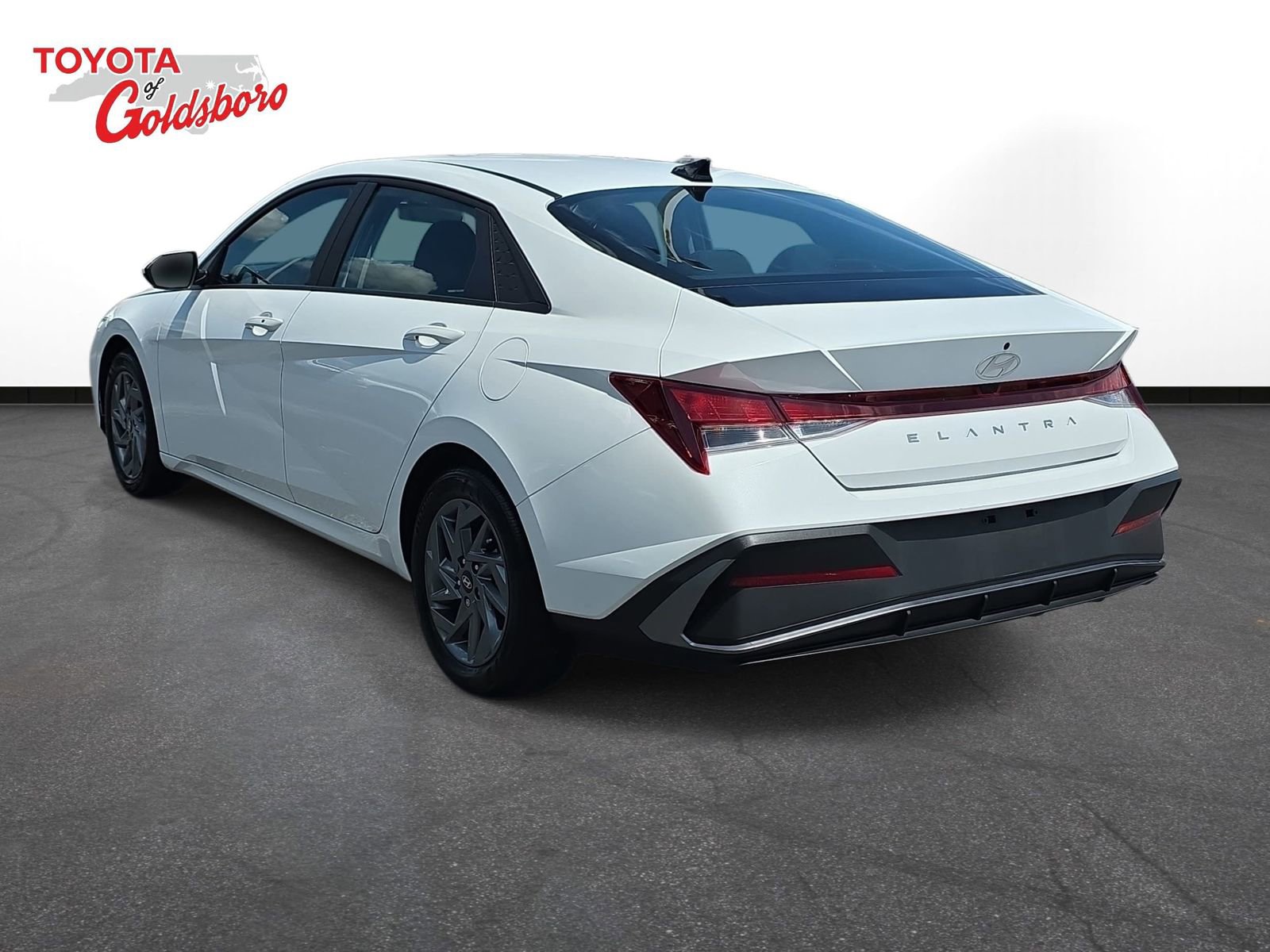 Used 2024 Hyundai Elantra SEL FWD image 7