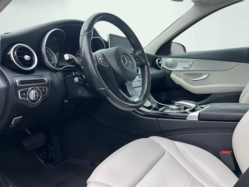 Used 2015 Mercedes-Benz C 300 4MATIC Sedan image 2