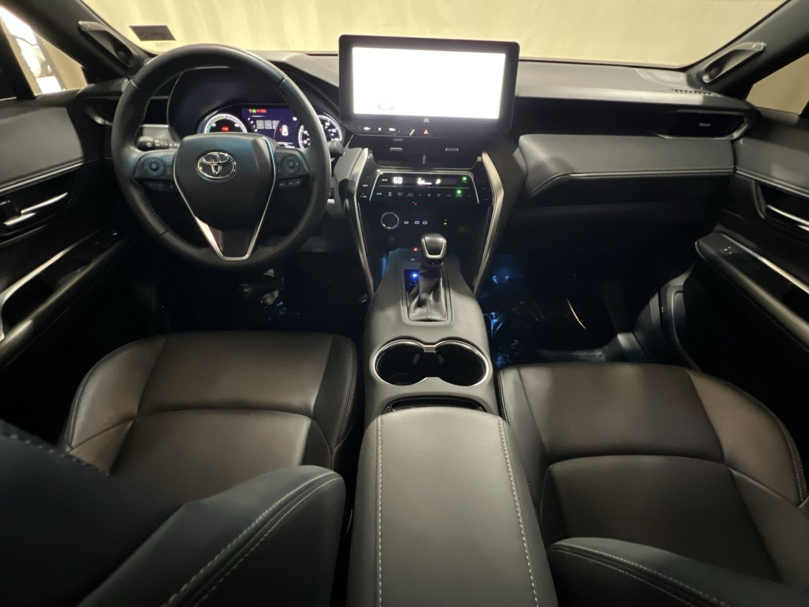 Used 2024 Toyota Venza XLE AWD/4WD image 30