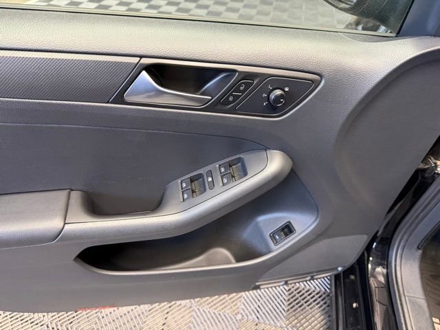 Used 2015 Volkswagen Jetta S image 14