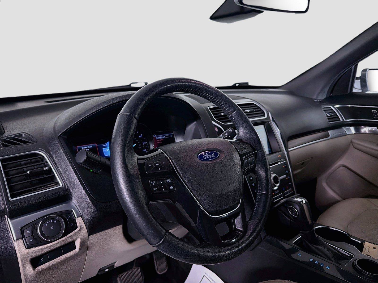 Used 2018 Ford Explorer Limited w/ Equipment Group 301A FWD image 9