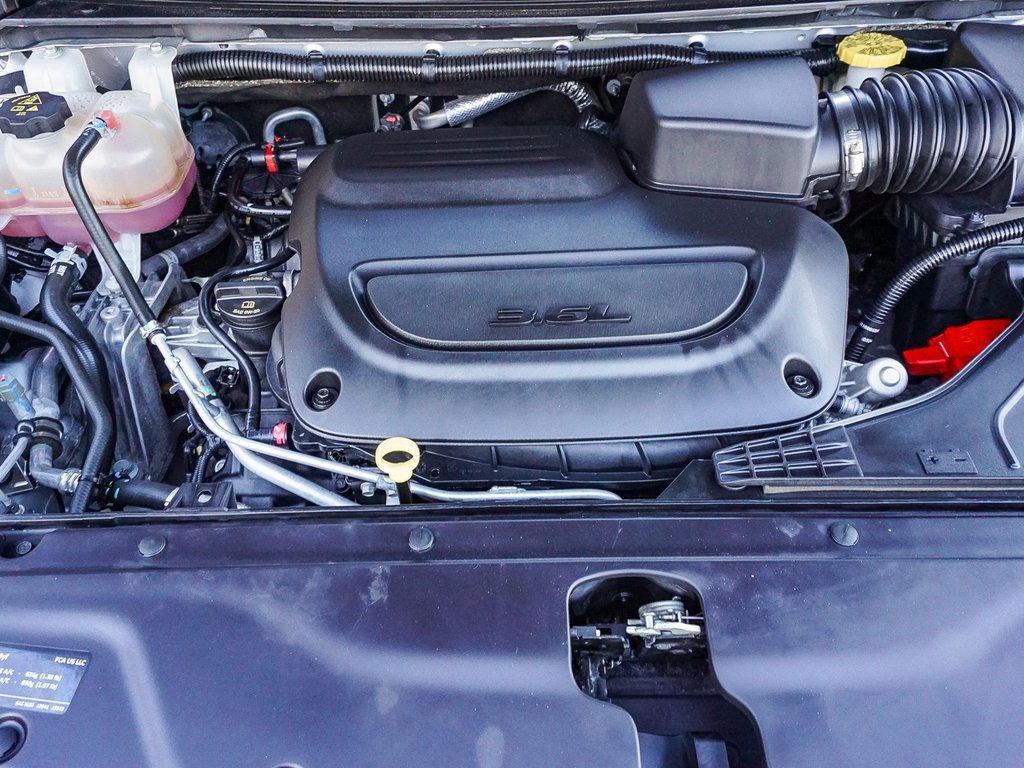 Used 2024 Chrysler Pacifica Touring-L image 26