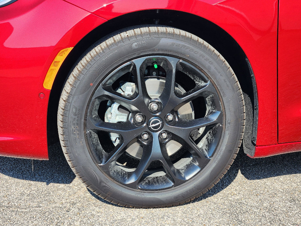 New 2026 Chrysler Pacifica Limited w/ S Appearance Package image 8