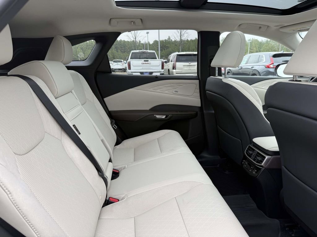 Used 2025 Lexus RX 450h Luxury image 17