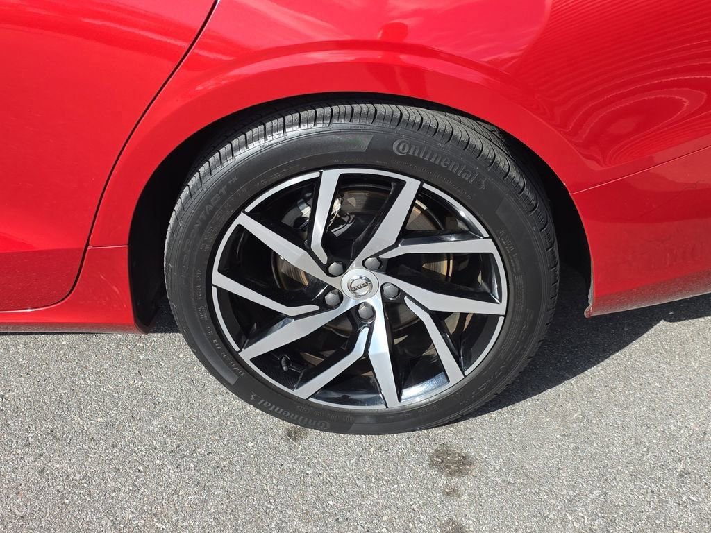 Used 2020 Volvo S60 T5 Momentum FWD image 11