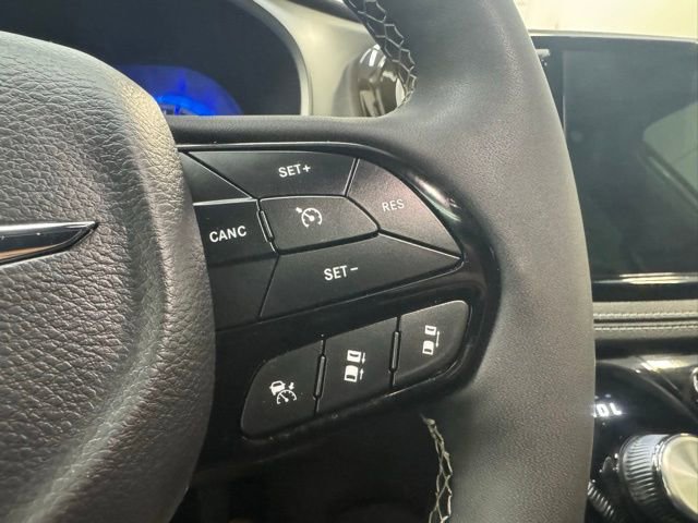 Used 2025 Chrysler Pacifica Limited image 24