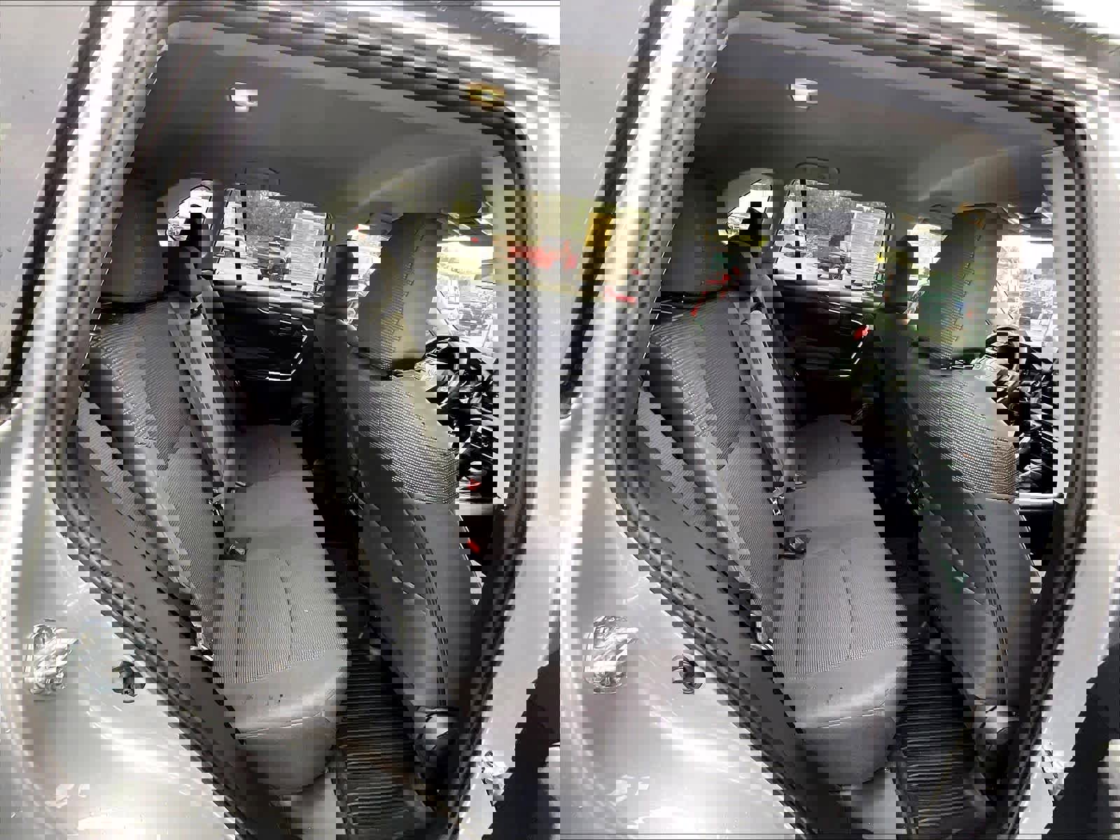 Used 2022 Toyota RAV4 LE image 16