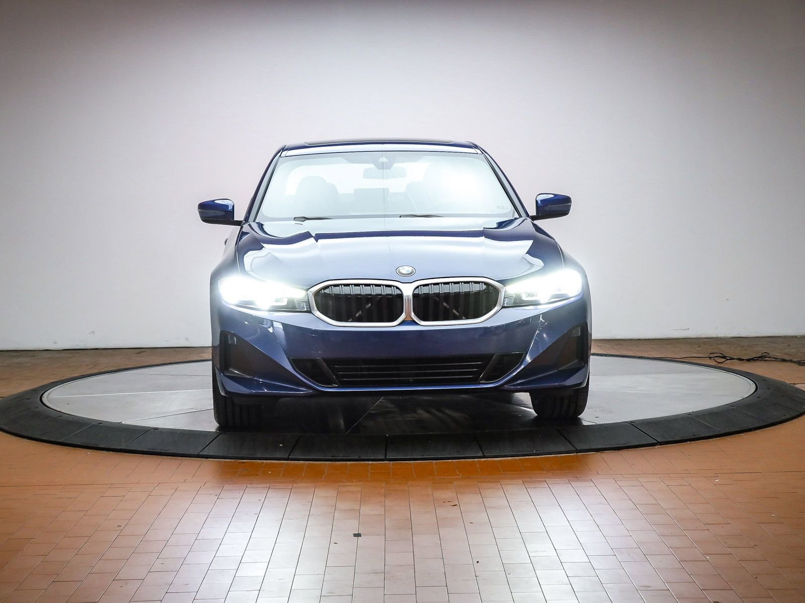 Certified 2024 BMW 330i Sedan w/ Convenience Package RWD image 7