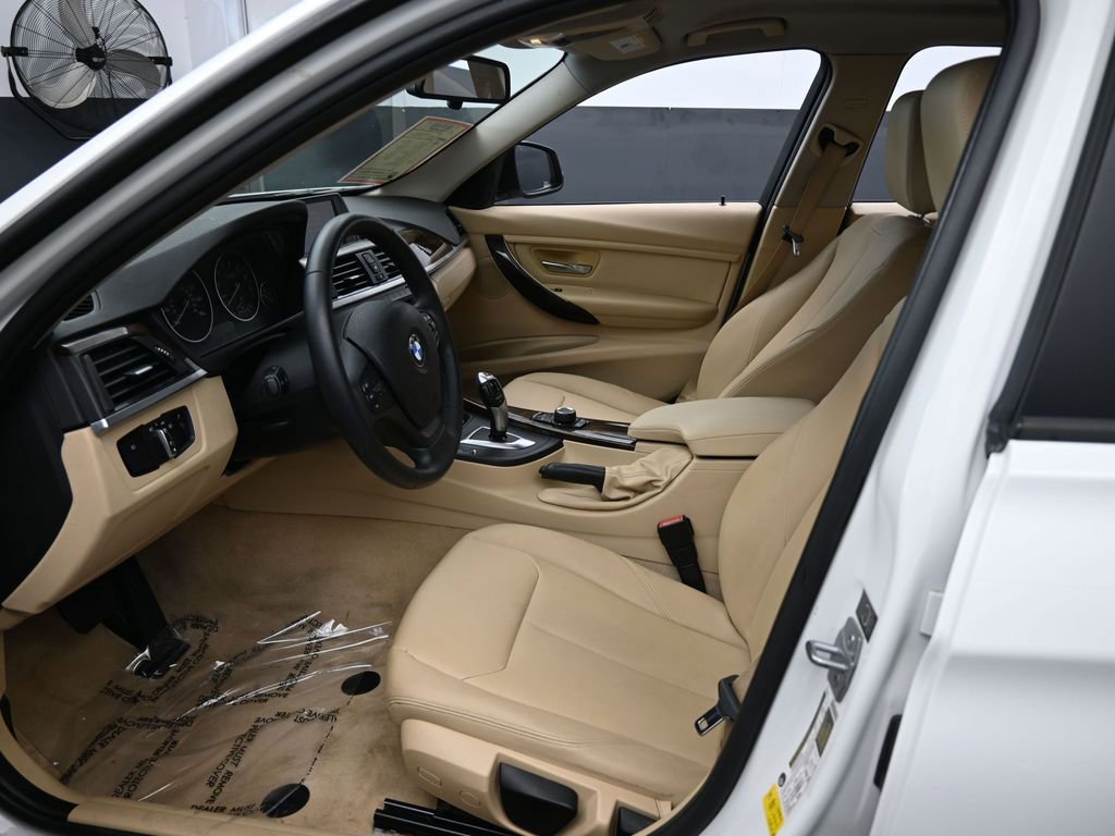 Used 2014 BMW 320i Sedan image 11