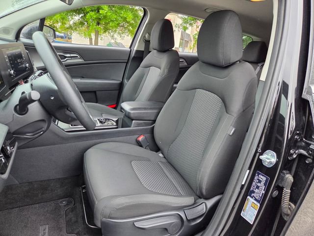 Used 2024 Kia Sportage LX FWD image 7