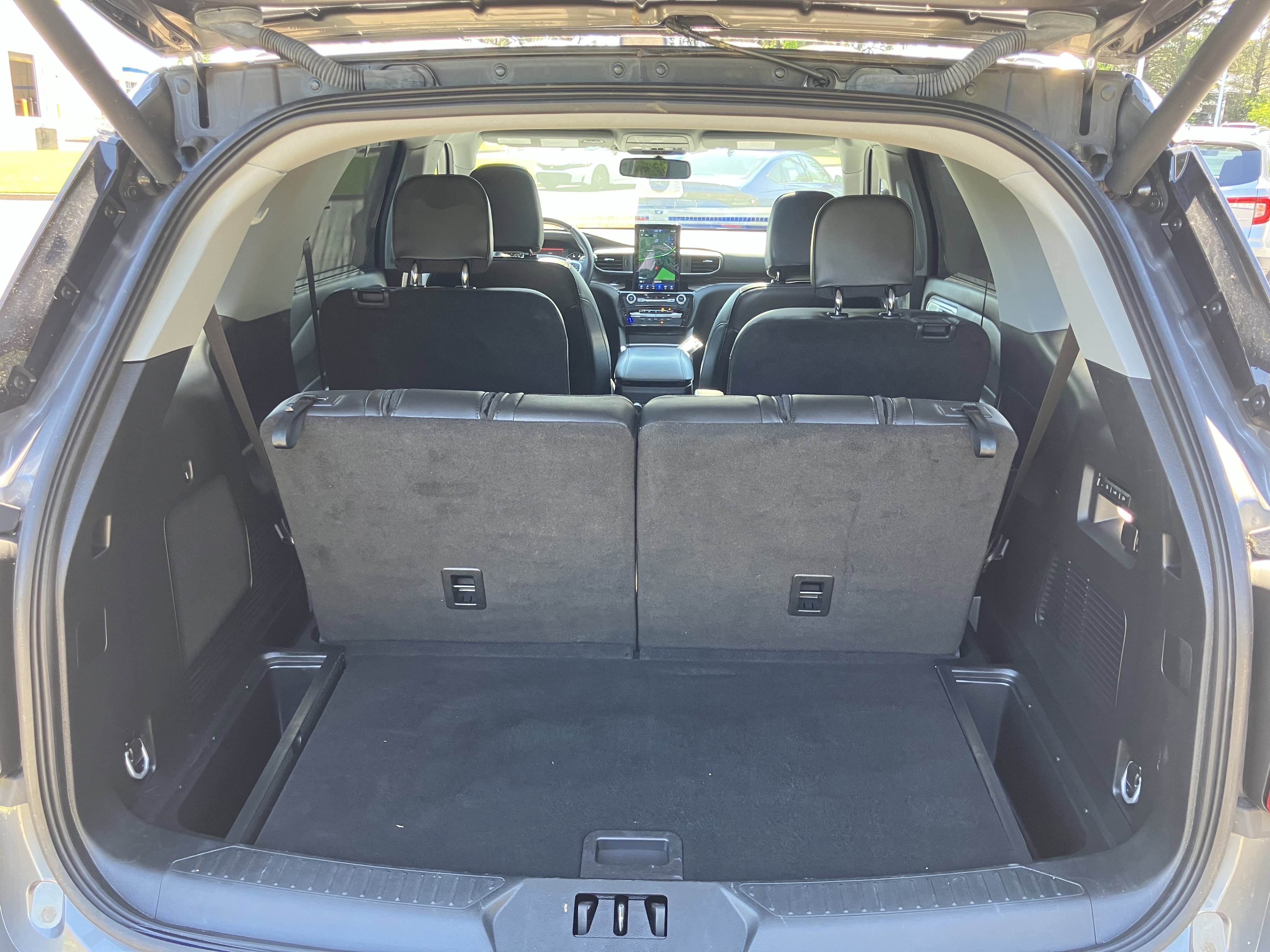 Used 2023 Ford Explorer Limited w/ Limited Technology Package RWD image 36