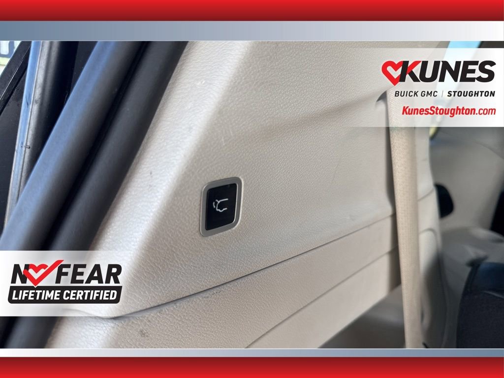 Used 2023 Chrysler Pacifica Touring-L image 45