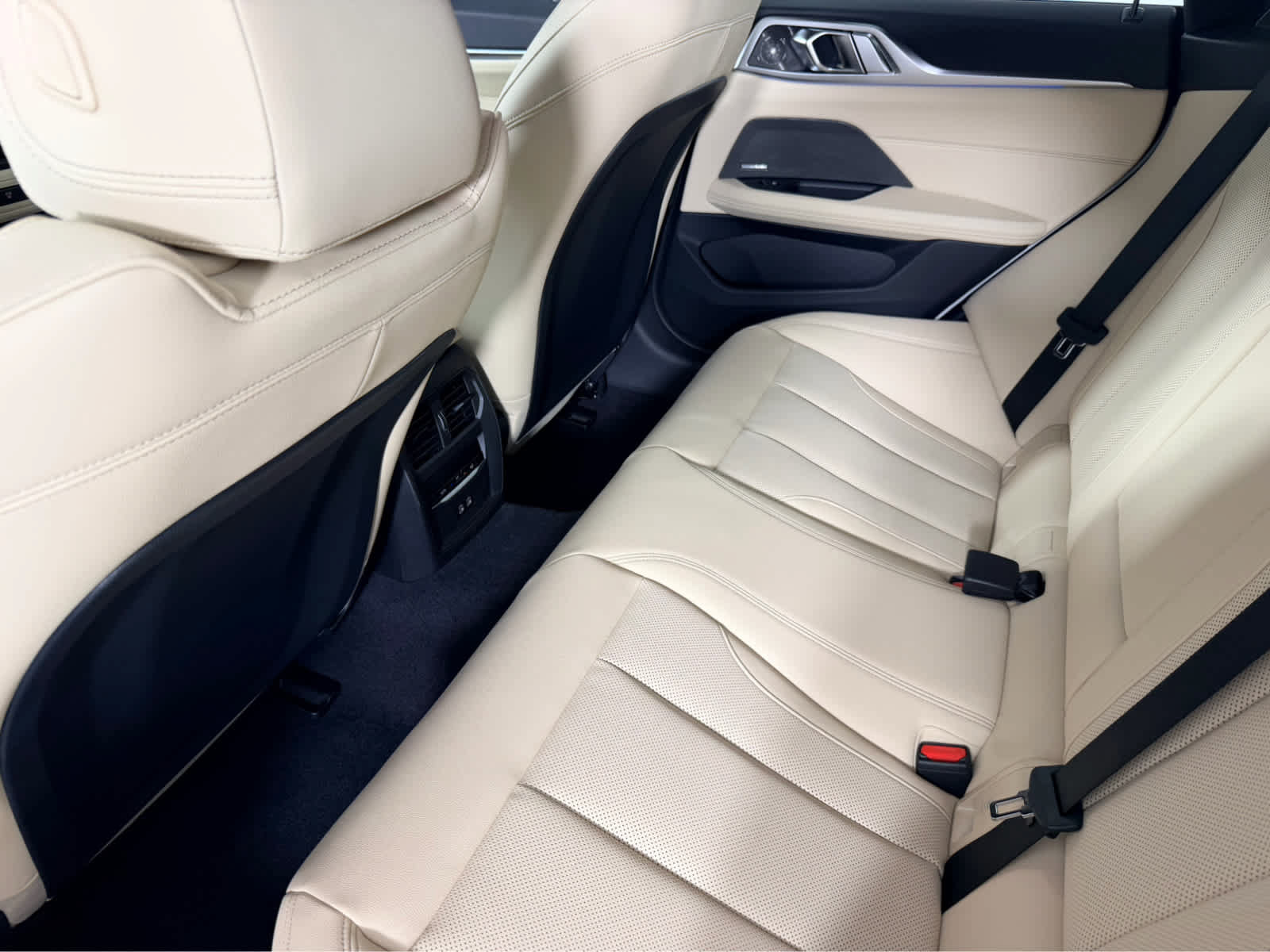 New 2026 BMW i4 eDrive40 w/ Premium Package RWD image 18
