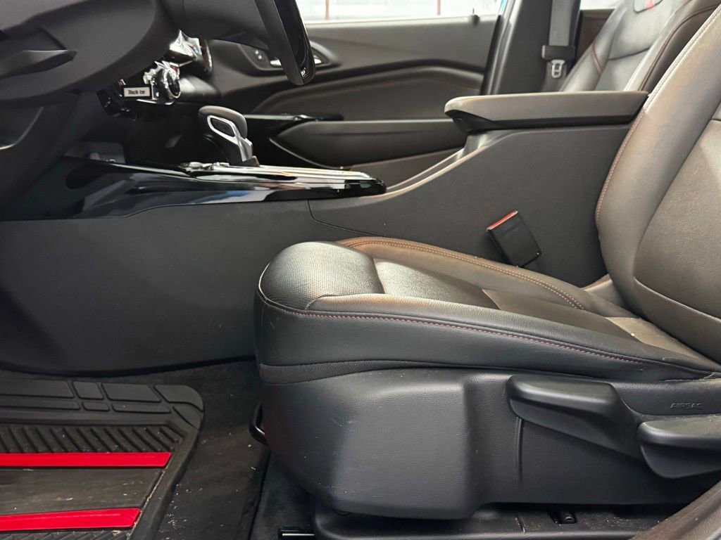 Used 2025 Chevrolet Trax RS w/ Sunroof Package FWD image 7