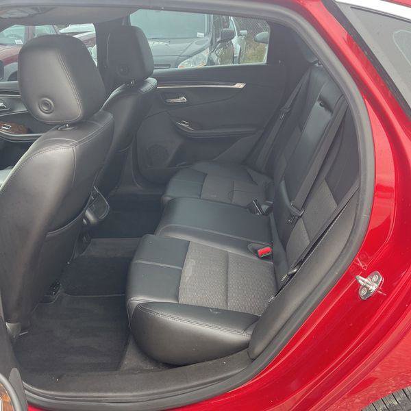 Used 2015 Chevrolet Impala LT w/ Convenience Package image 11