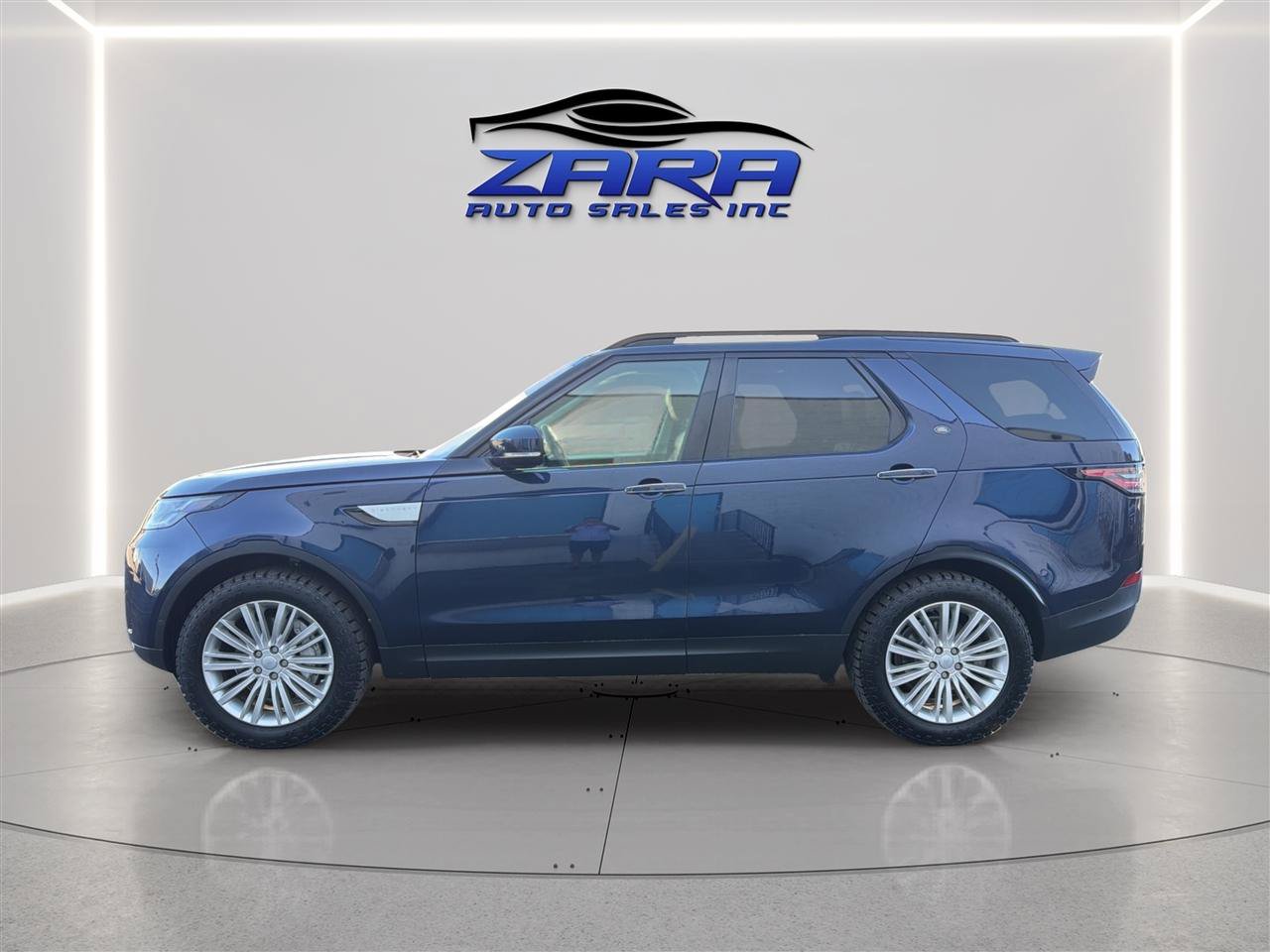 Used 2018 Land Rover Discovery HSE Luxury AWD/4WD image 4