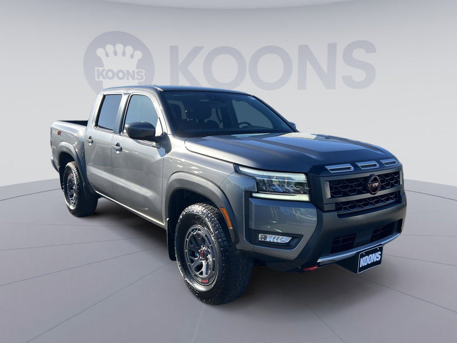Used 2025 Nissan Frontier PRO-4X AWD/4WD image 2