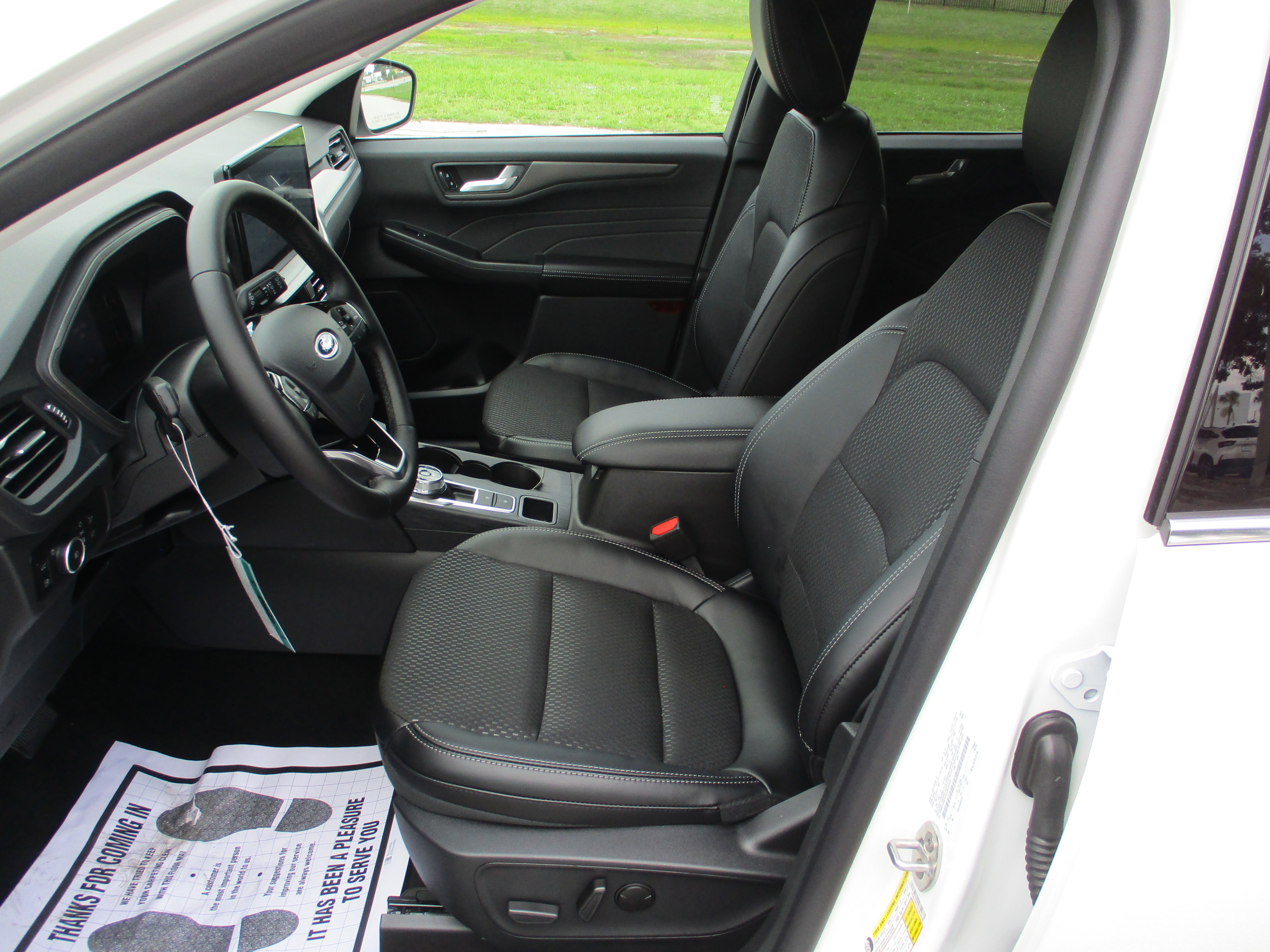 Used 2025 Ford Escape SE FWD image 18